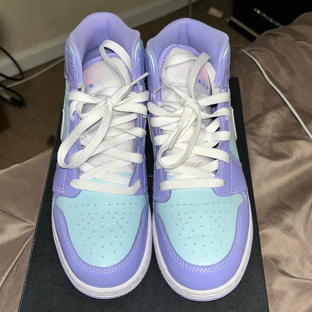 Jordan 1 mid
